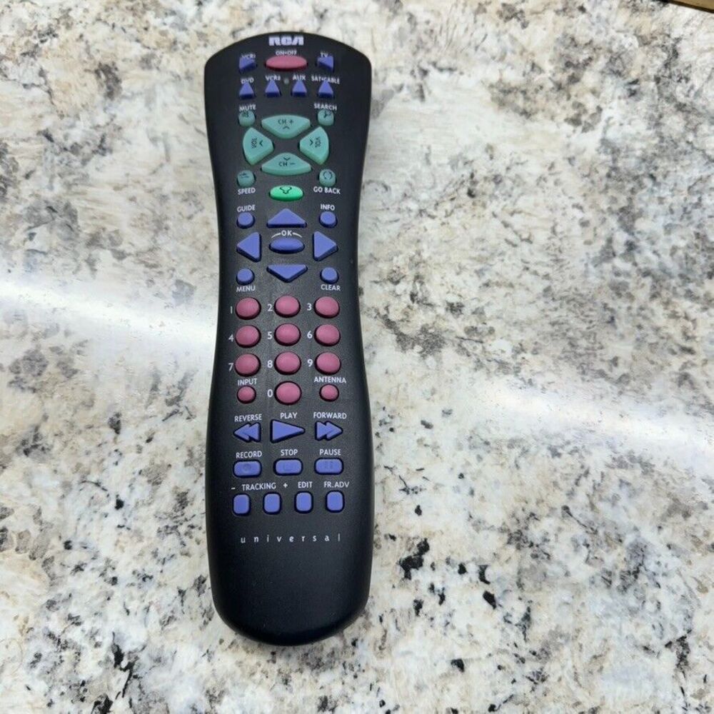 RCA UNIVERSAL BLACK REMOTE CONTROL VCR VHS TV CABLE AUX DVD SATELITE COMBO